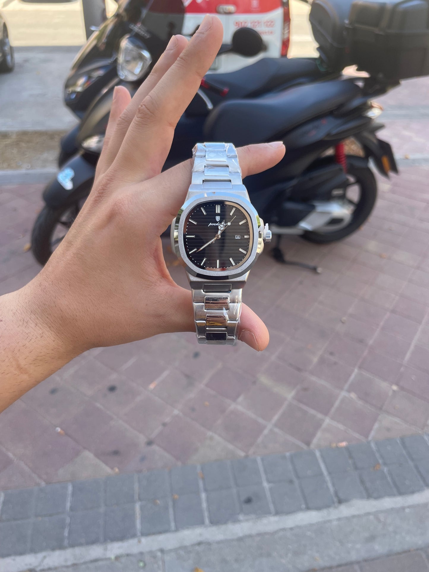 ⌚ Reloj Clásico Elegante con Esfera Negra - Estilo Nautilus